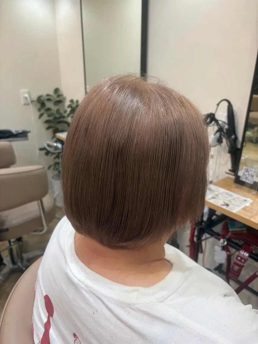 ショート ヘアカラー ハイトーン✖️ 縮毛矯正シュンペイのヘアスタイル