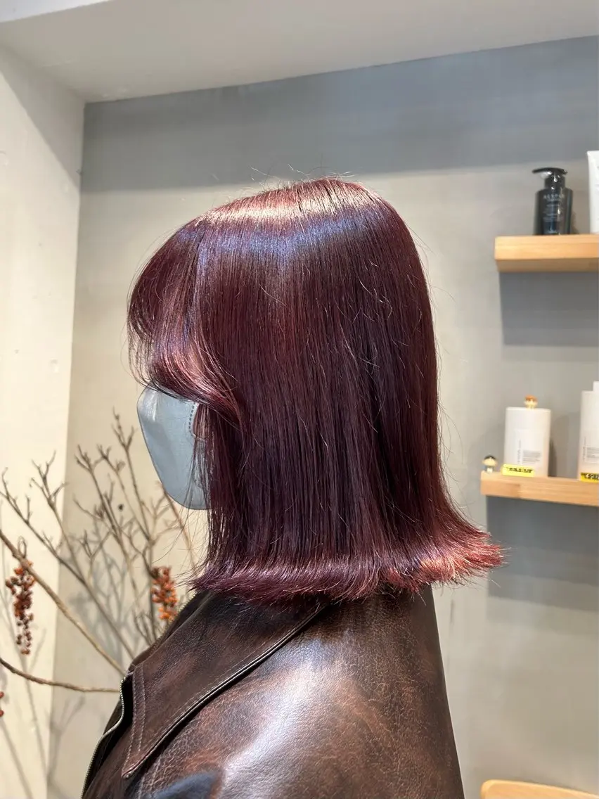 ミディアム カラー ボルドーカラー カトウ ユウカのヘアスタイル
