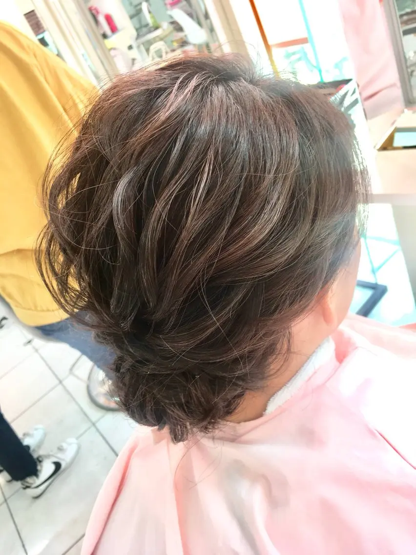 ミディアム 吉野 美香のヘアスタイル