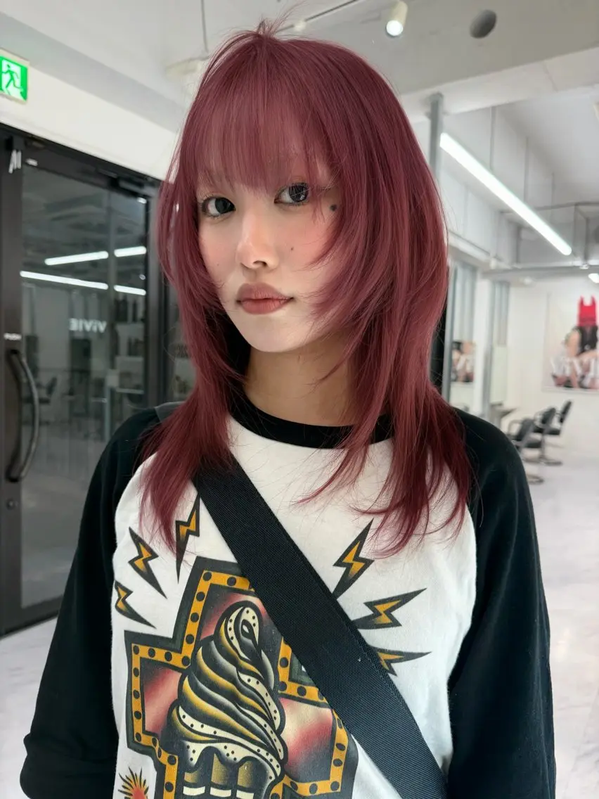 セミロング カラー ベージュカラー ブリーチ ボルドーカラー ケアブリーチ デザインカラー ヘアカラー トリートメント TATSUハイトーン ミルクティーベージュのヘアスタイル