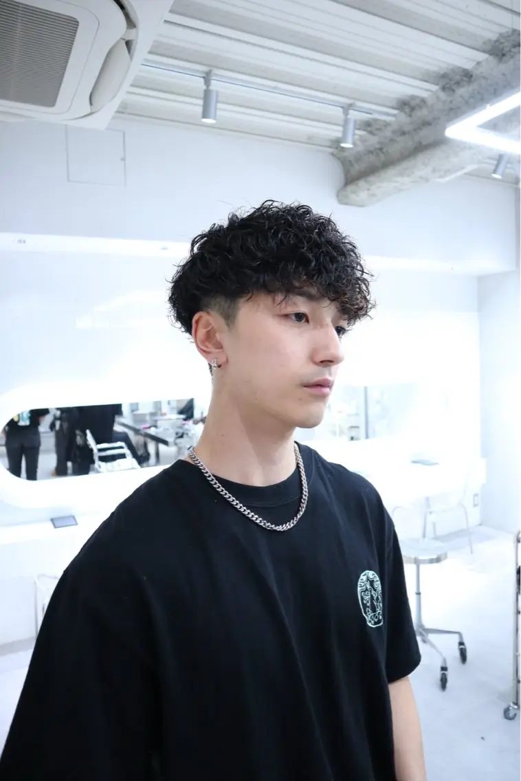 ショート パーマ メンズ ⚡メンズパーマフ ェードカットTomyのヘアスタイル