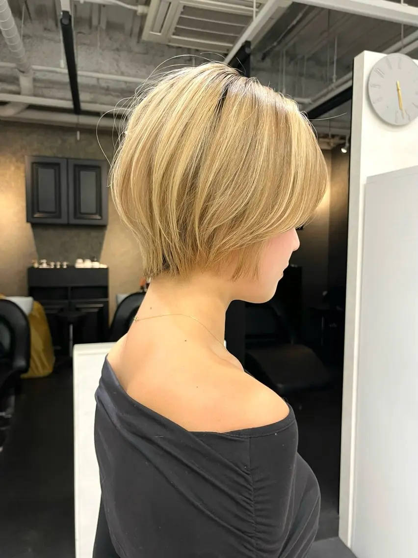 ショート 梅田🫧透明感カラー /小顔レイヤー/未来のヘアスタイル