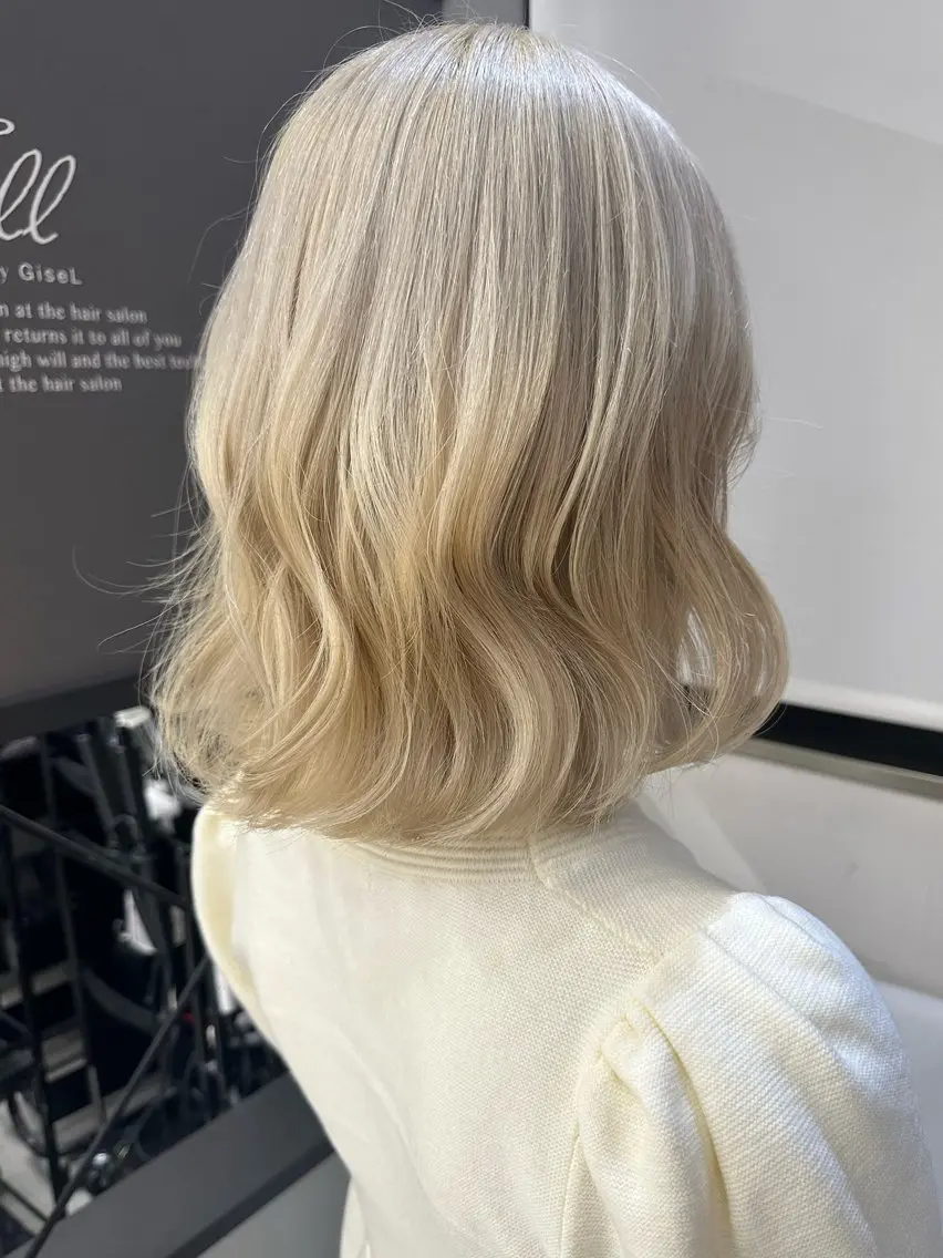 ショート カラー 🎀透明感 カラーHiROEのヘアスタイル