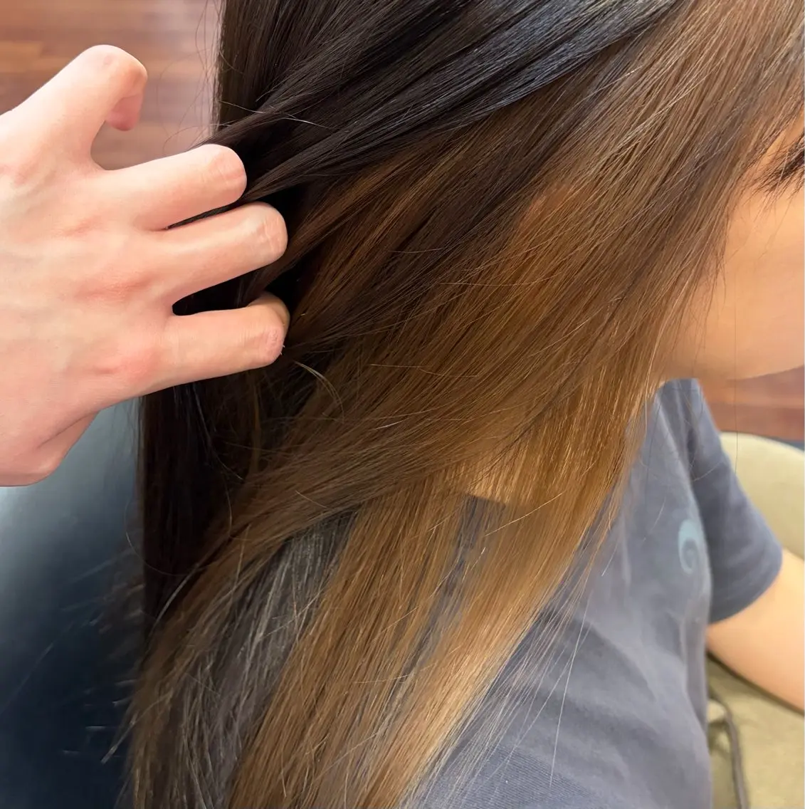 ロング カラー イヤリングカラー ヘアカラー 古賀 桜のヘアスタイル