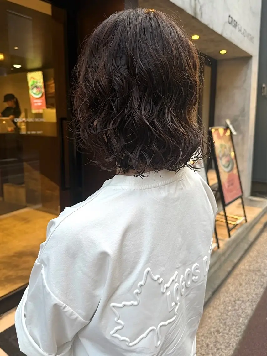 ミディアム カラー パーマ ミディアムパーマ ベージュカラー ラベンダーカラー ラベンダーベージュ レイヤーカット カット ヘアカラー パーマ トリートメント 石川絢佳/ 顔周り×暖色のヘアスタイル