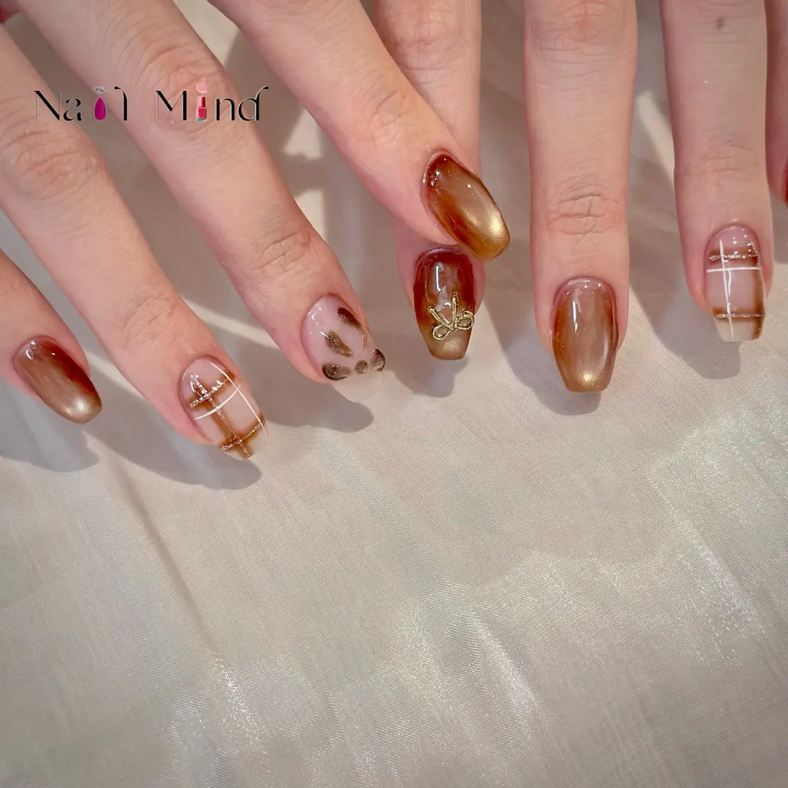 ネイル ブラウン マグネットネイル 冬ネイル ハンドネイル NailMind Tokyoのネイルデザイン