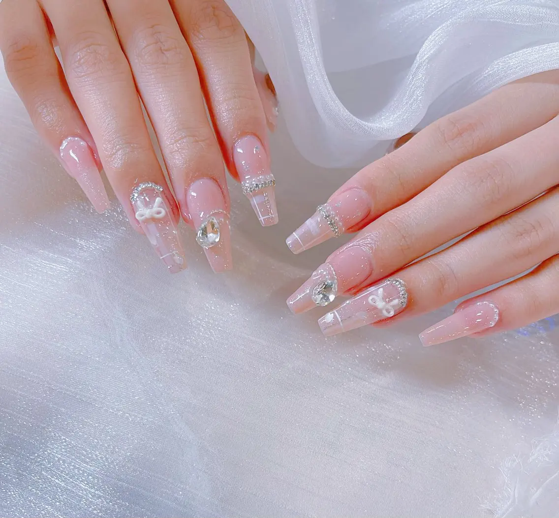 ネイル ハンドネイル MQueen ネイルサロンマルのネイルデザイン