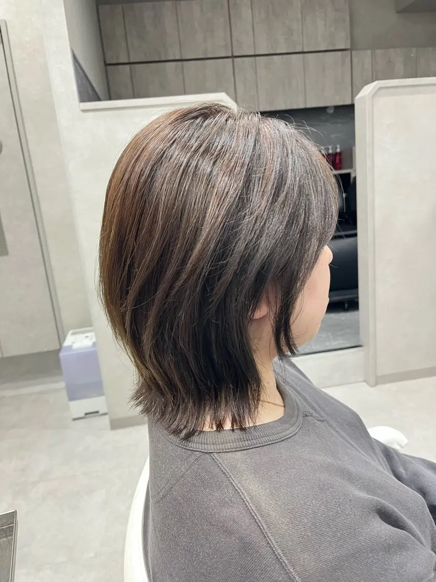 ミディアム ボブ ハイライト 外ハネヘア カット ヘアカラー 三川 洋樹のヘアスタイル