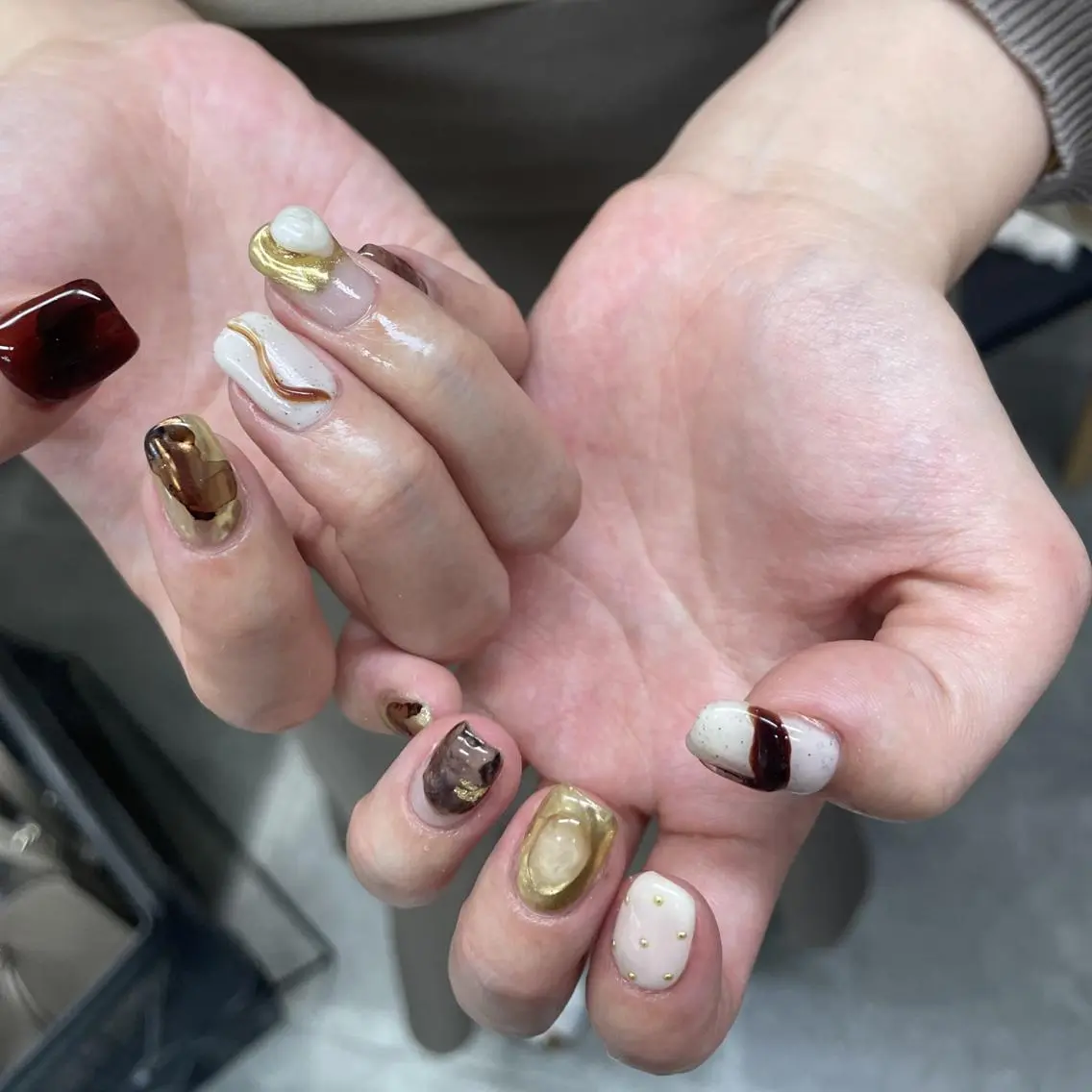 ネイル アートネイル べっ甲ネイル ジェルネイル グリーン マグネットネイル nailstudio eviz新宿店のネイルデザイン