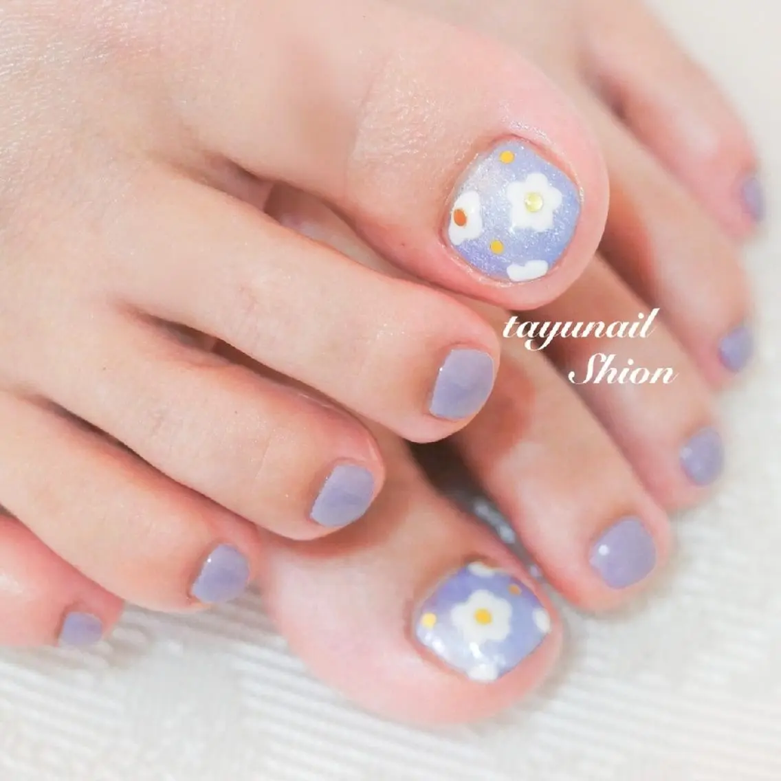 ネイル アートネイル ブルー フラワーネイル フットネイル ジェルネイル ネイルサロン 【たゆnail】のネイルデザイン