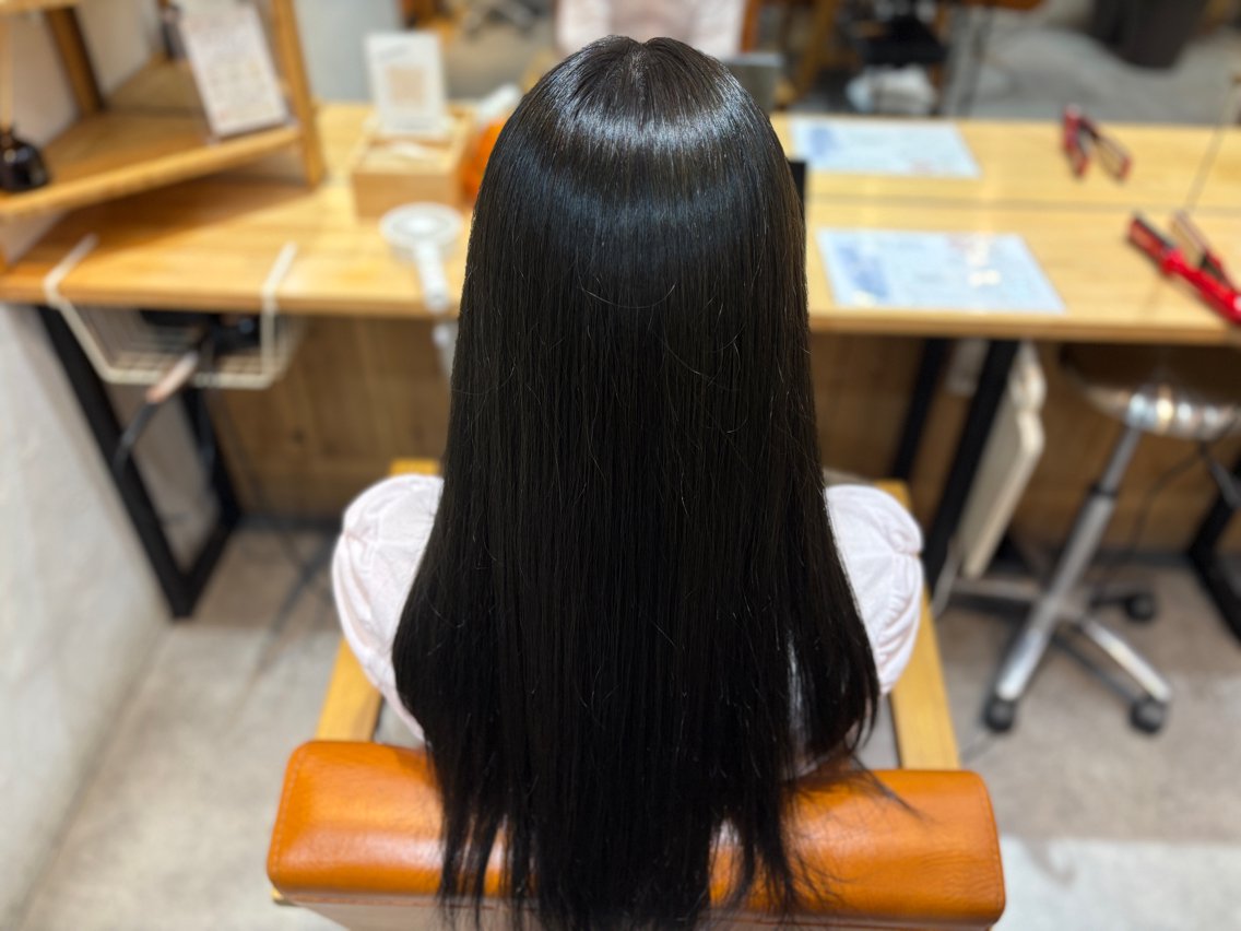 ロング ヘアカラー はやさか しおんのヘアスタイル