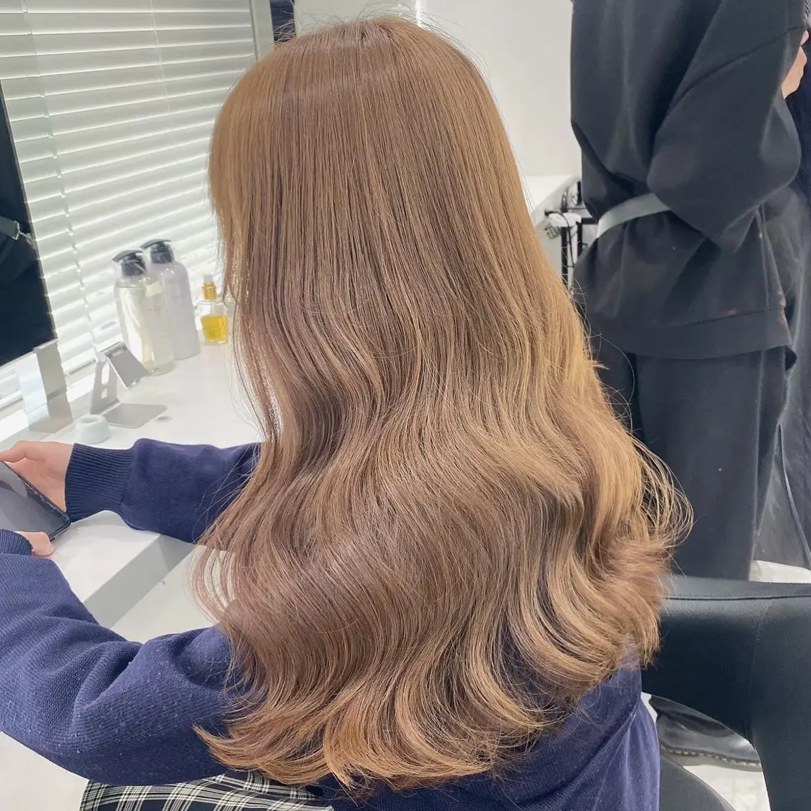 セミロング カラー ヘアアレンジ 🫧モテる💗ダメー ジレスハイトーン🫧のヘアスタイル