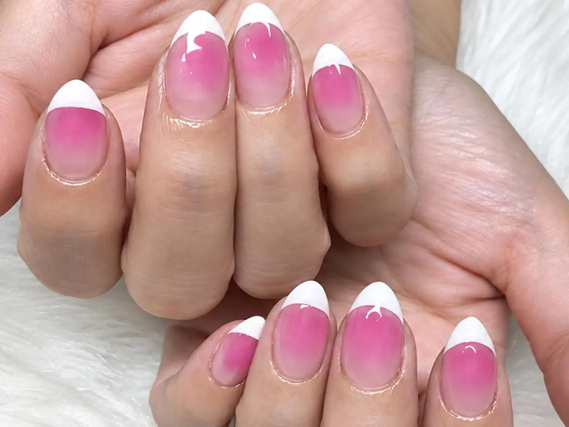 ネイル チークネイル フレンチネイル ピンク ホワイト ハンドネイル Airi. kのネイルデザイン