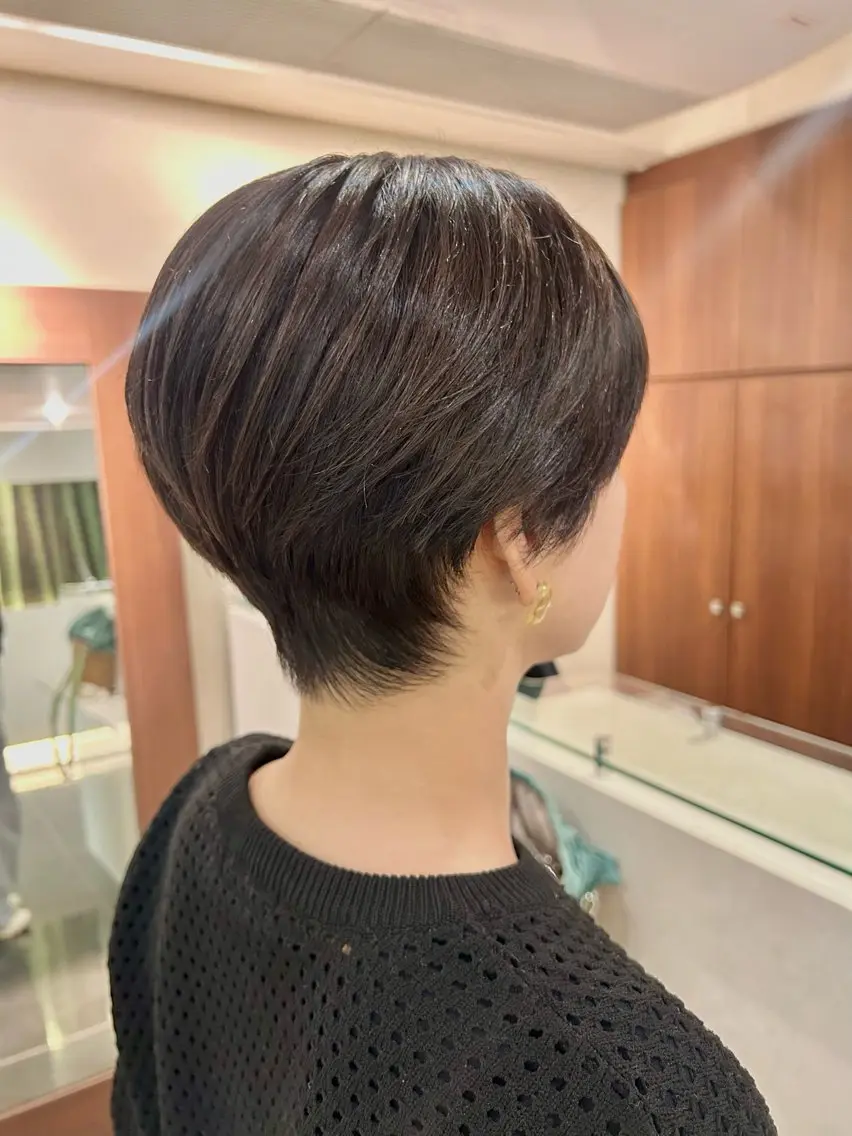 ショート カラー グレージュ ハイライトカラー ハイライト チーフデザイナー 若林　麻衣のヘアスタイル