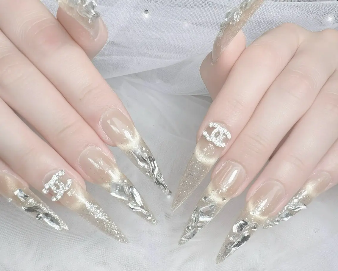 ネイル フラッシュネイル グラデーション キラキラネイル マグネットネイル ハンドネイル ハンドケア Gote Kawa nail salonのネイルデザイン