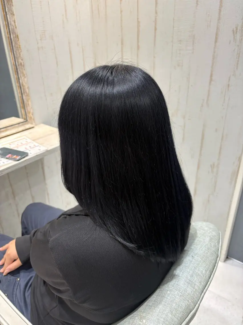 カラー ヘアカラー 岡田 真鈴のヘアスタイル