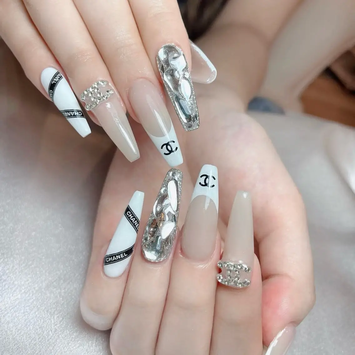 ネイル チークネイル 長さ出し フラッシュネイル ジェルネイル 韓国ネイル ハンドネイル Queen Nail Salonのネイルデザイン