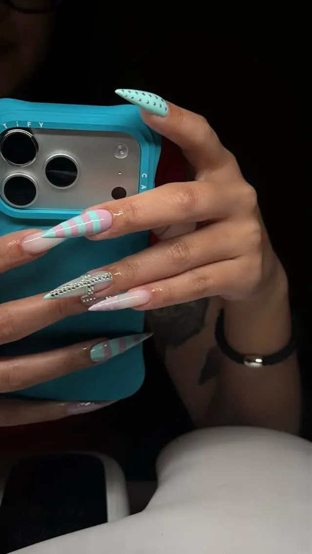 ネイル アートネイル フレンチネイル ジェルネイル キラキラネイル 韓国ネイル ハンドネイル ICE Nailsのネイルデザイン