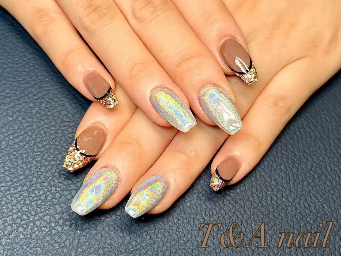 ネイル 長さ出し フレンチネイル ジェルネイル ゴールド キラキラネイル T&A nailのネイルデザイン