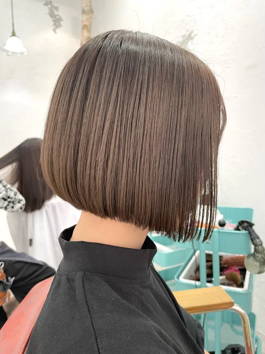 ミディアム カラー アッシュ ボブ fio マナミのヘアスタイル