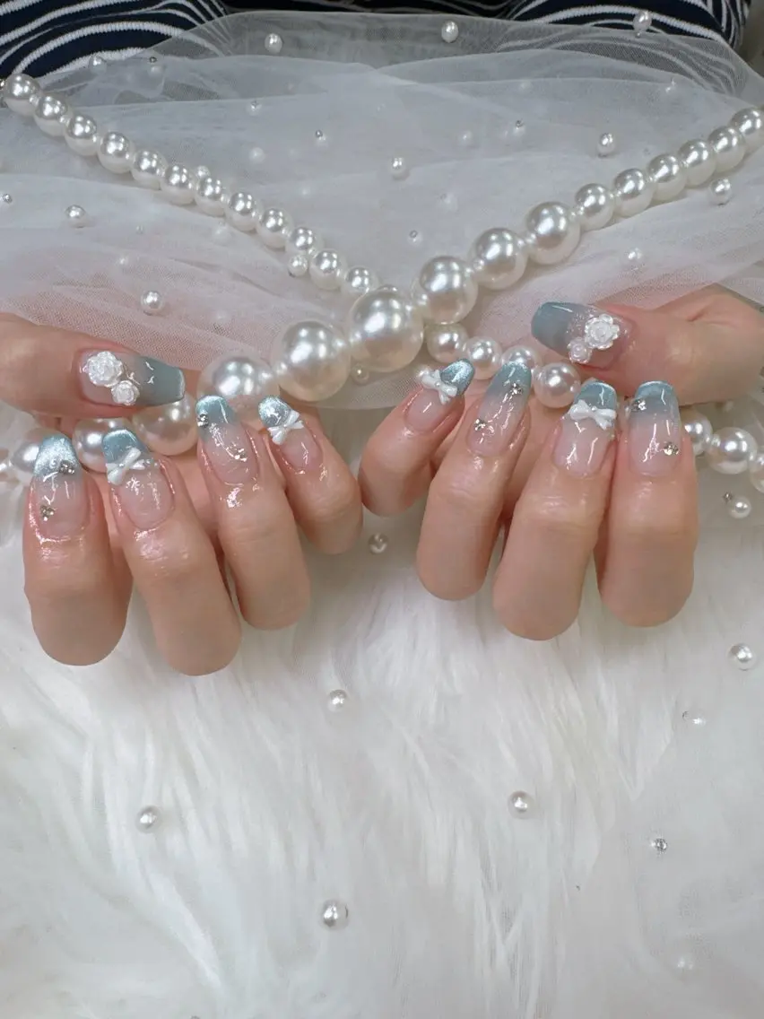 ネイル フレンチネイル ジェルネイル ガラスフレンチ キラキラネイル パラジェル ハンドネイル Queeens nailのネイルデザイン