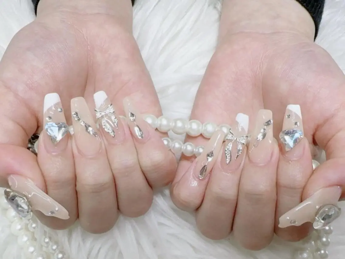 メンズ ネイル アートネイル フレンチネイル ジェルネイル キラキラネイル パラジェル Bloom kabukiのネイルデザイン