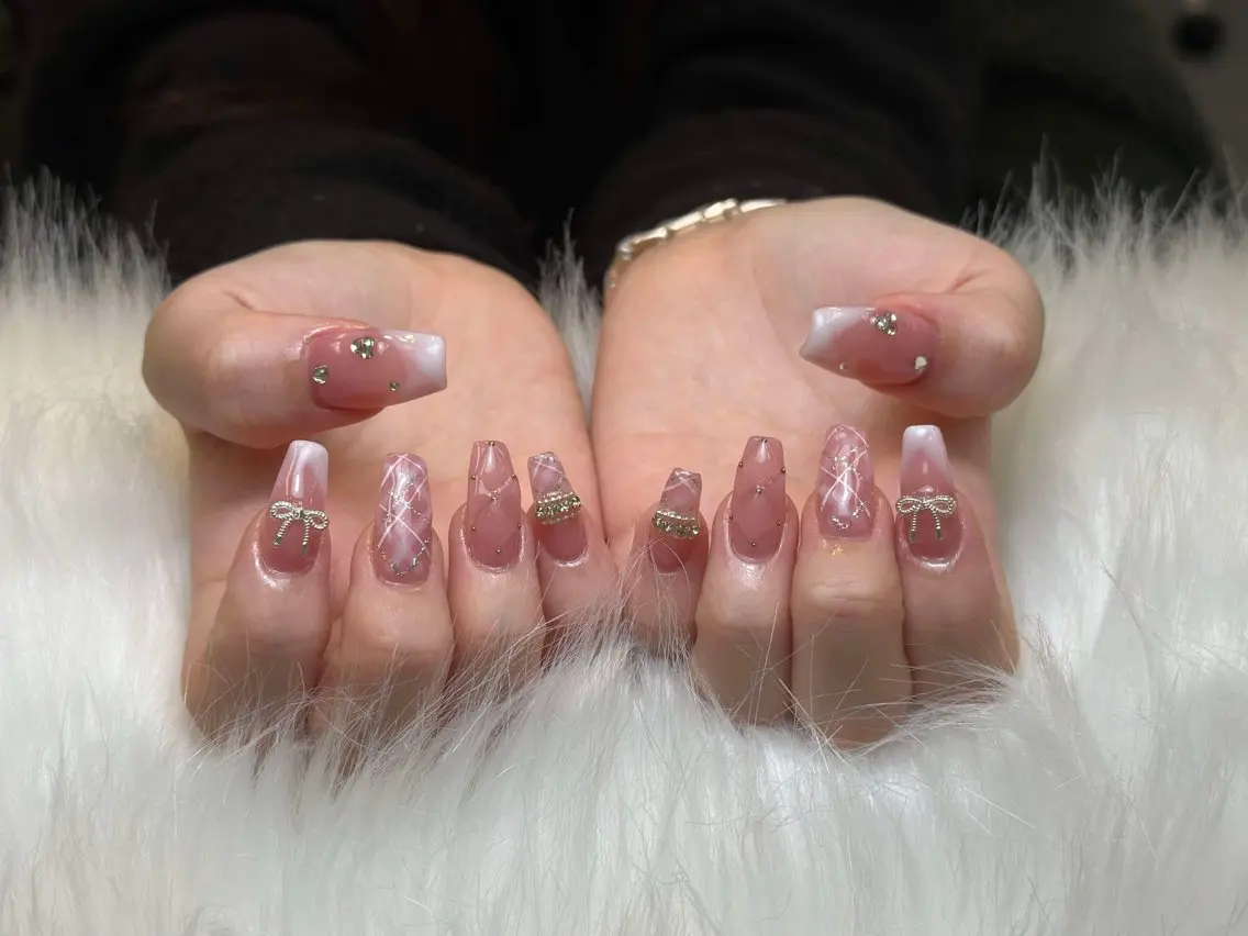 ネイル グラデーション キラキラネイル ワンカラーネイル 冬ネイル Jenn Nail Salonのネイルデザイン
