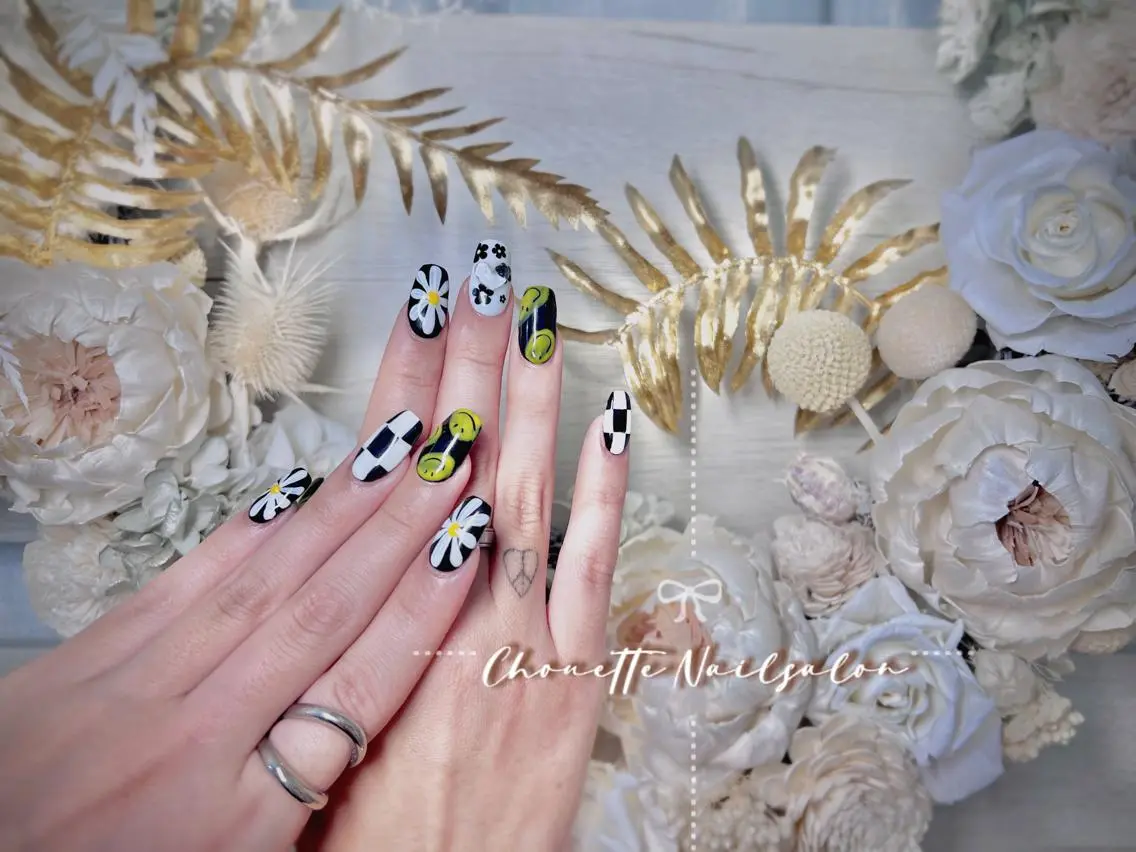 セミロング ハンドネイル Chouette Nailのネイルデザイン