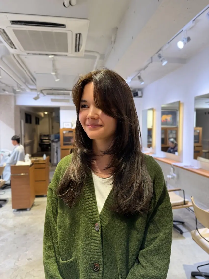 ロング カラー アッシュ アッシュブラウン ブラウンカラー レイヤーカット ARISA 学芸大学/海外ヘアのヘアスタイル