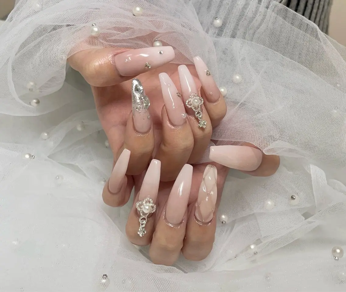 ネイル ロングネイル ハンドネイル 🦋 Rina🦋のネイルデザイン