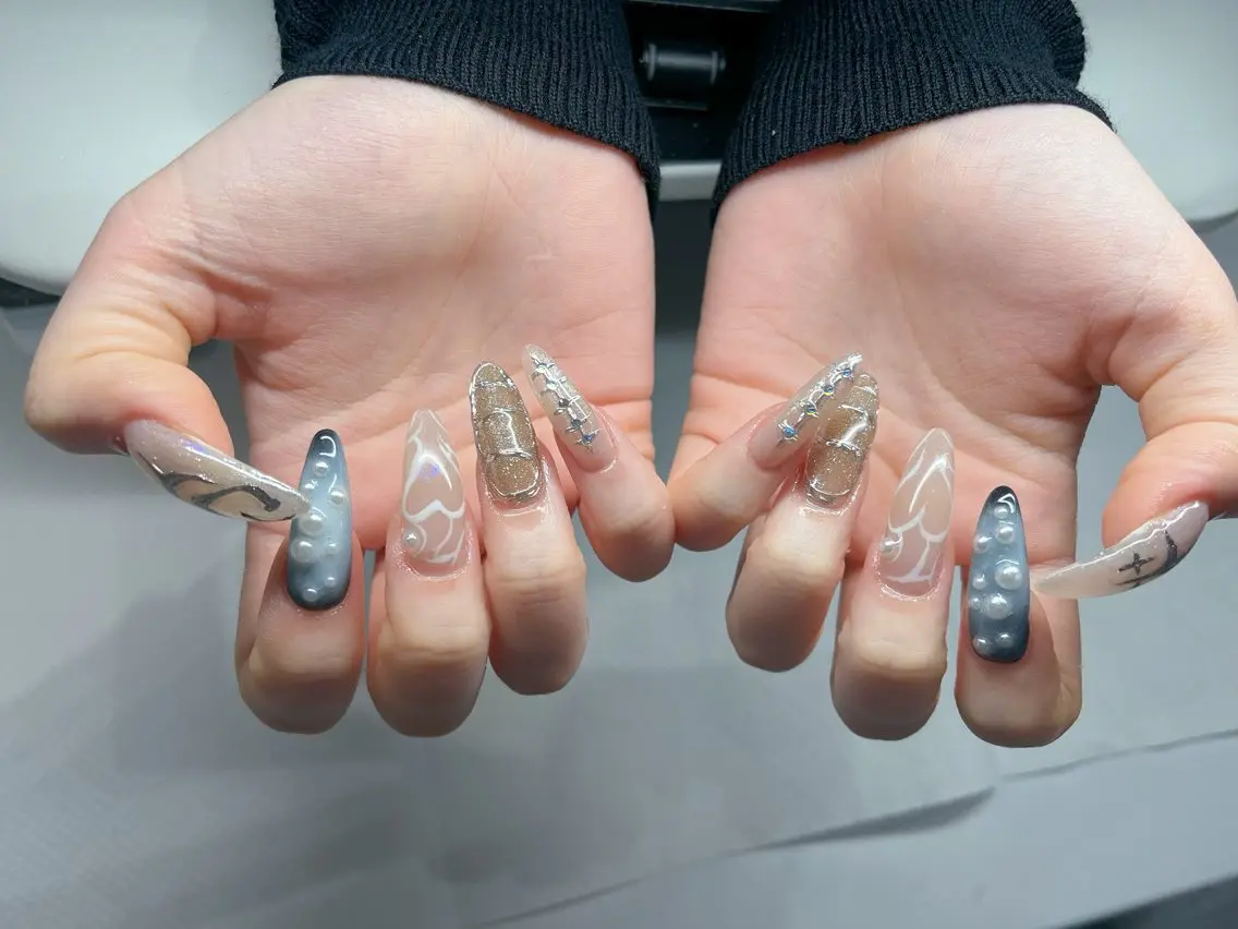 ネイル オーロラネイル フレンチネイル ガラスフレンチ ロングネイル マグネットネイル ハンドネイル XIMINANAIL SALON堀江店のネイルデザイン