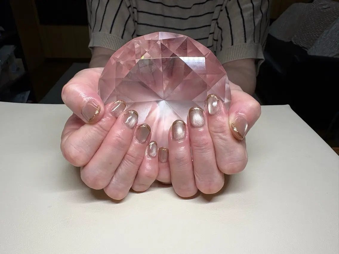 ネイル ブラウン フレンチネイル ゴールド Rainbow Moonのネイルデザイン