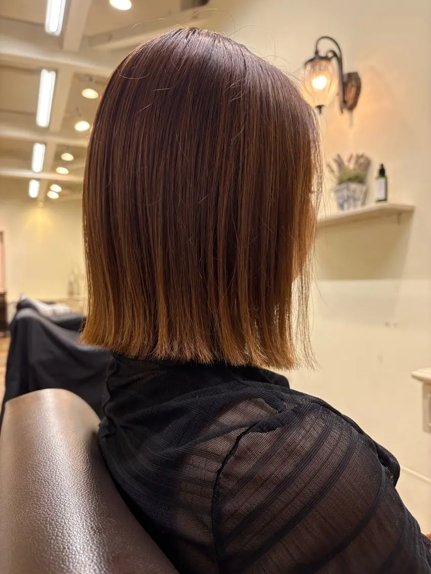 ショート 切りっぱなしボブ ボブ カット y2k/ウルフ/ 個性派カラーkiraのヘアスタイル