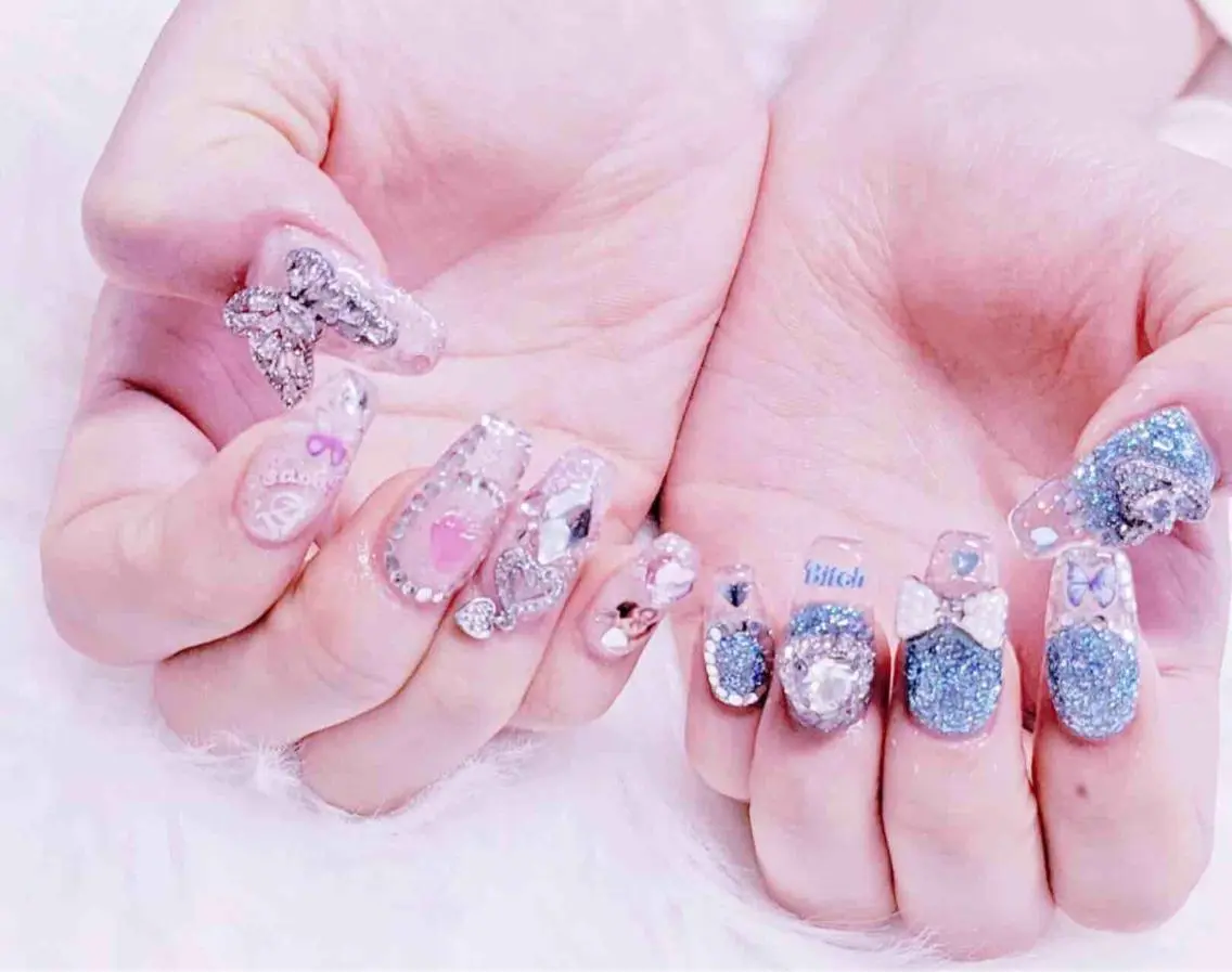ネイル キラキラネイル リボン スカルプネイル ハンドネイル MoonNail ユリ🌸のネイルデザイン