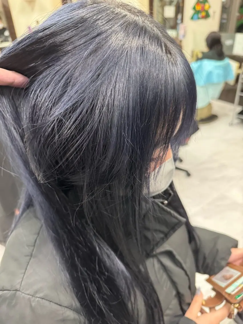 ロング カラー ヘアアレンジ 切りっぱなしボブ ブリーチ ブルーカラー 透明感カラー デザインカラー 目黒 碧人のヘアスタイル