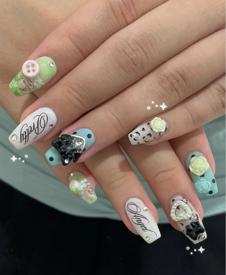 ネイル MINAMI໒꒱ Y2K、韓国ガーリーのネイルデザイン