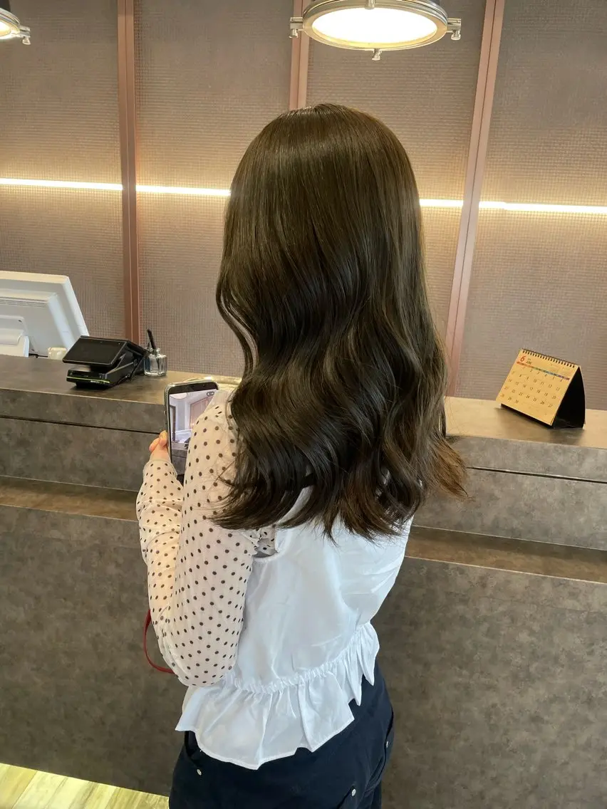 セミロング カット ヘアカラー 石戸 春菜のヘアスタイル