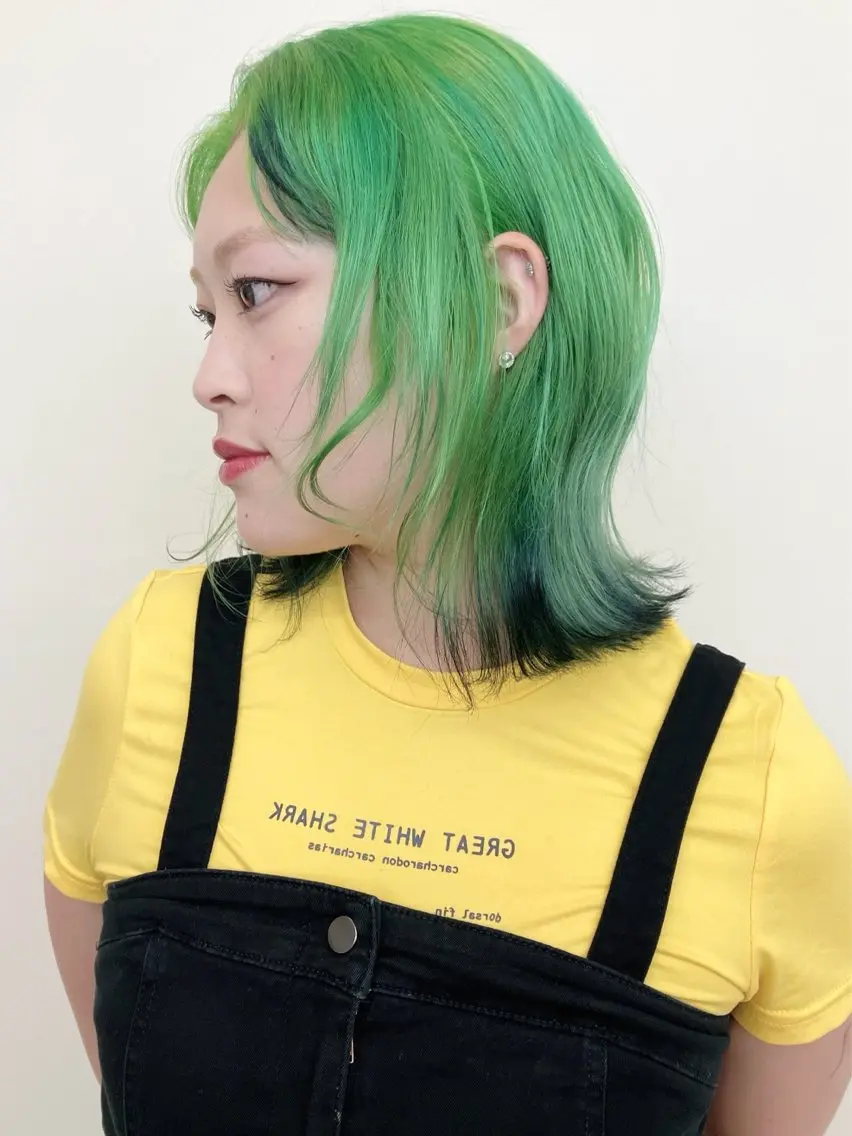 ミディアム ミディアムレイヤー レイヤーカット ウルフカット カット fumika推しカラ ー/レイヤーカットのヘアスタイル