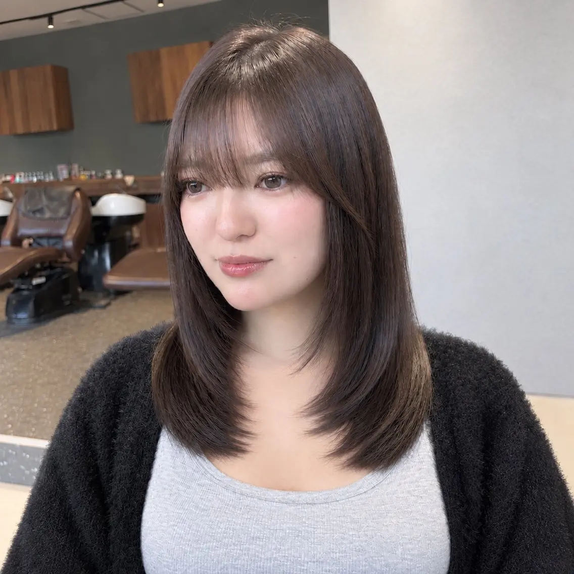 ミディアム ミディアムレイヤー レイヤーカット カット ヘアカラー トリートメント 顔周りレイヤー/ グレージュ/長瀬叶翔のヘアスタイル