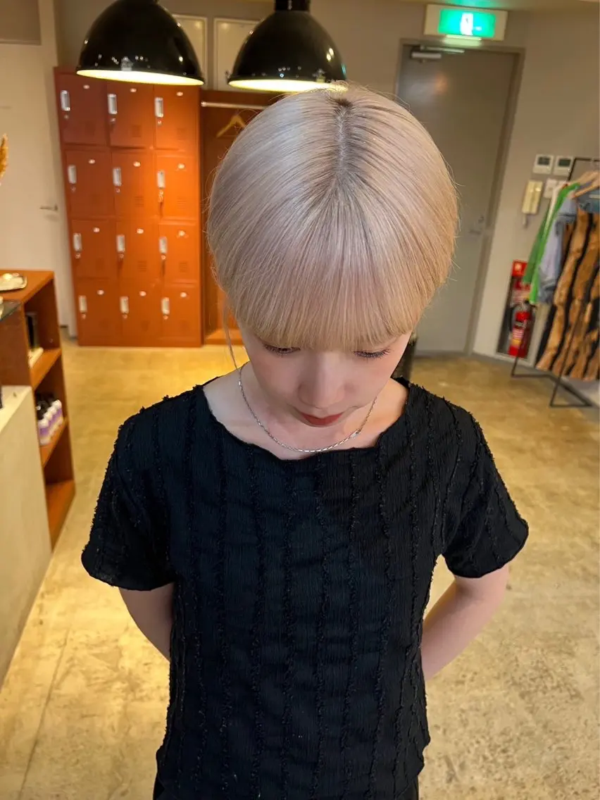 ショート カット ヘアカラー ミルクティーベージュ outaのヘアスタイル