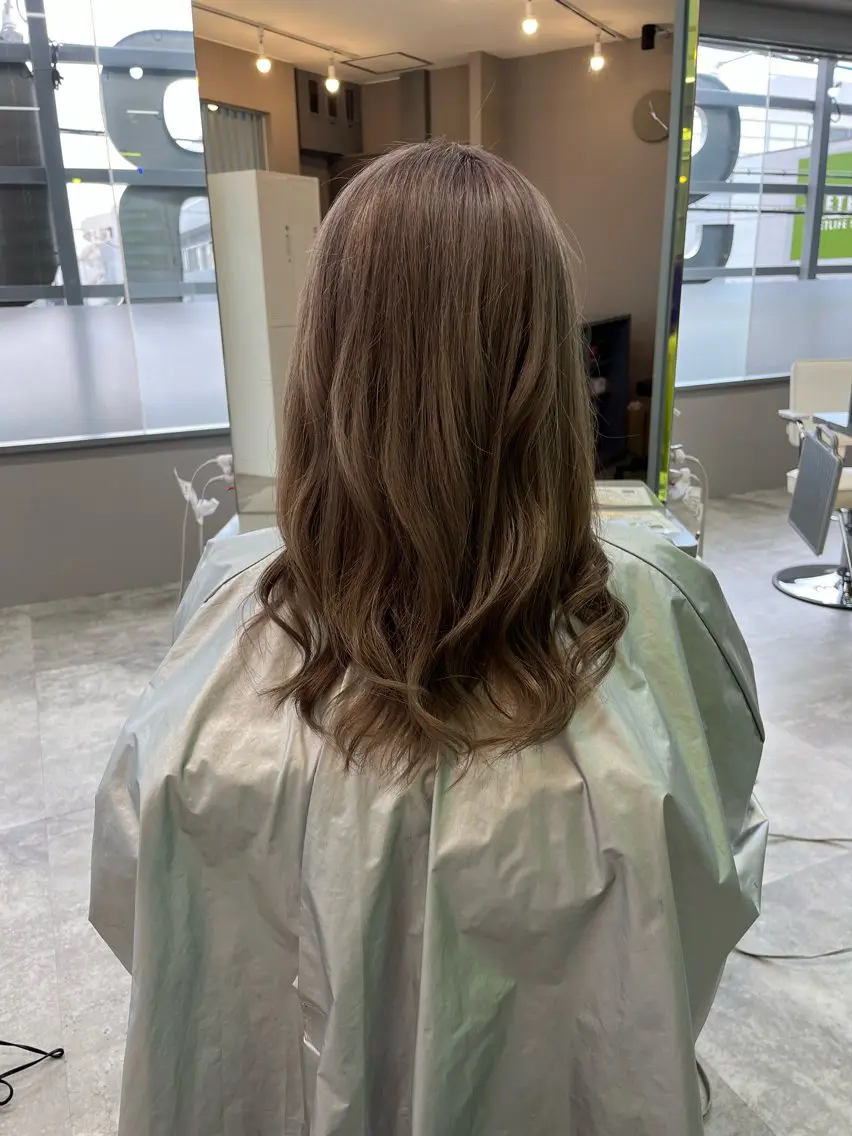 セミロング カラー ベージュカラー ミルクティーベージュ 比嘉 翔太のヘアスタイル