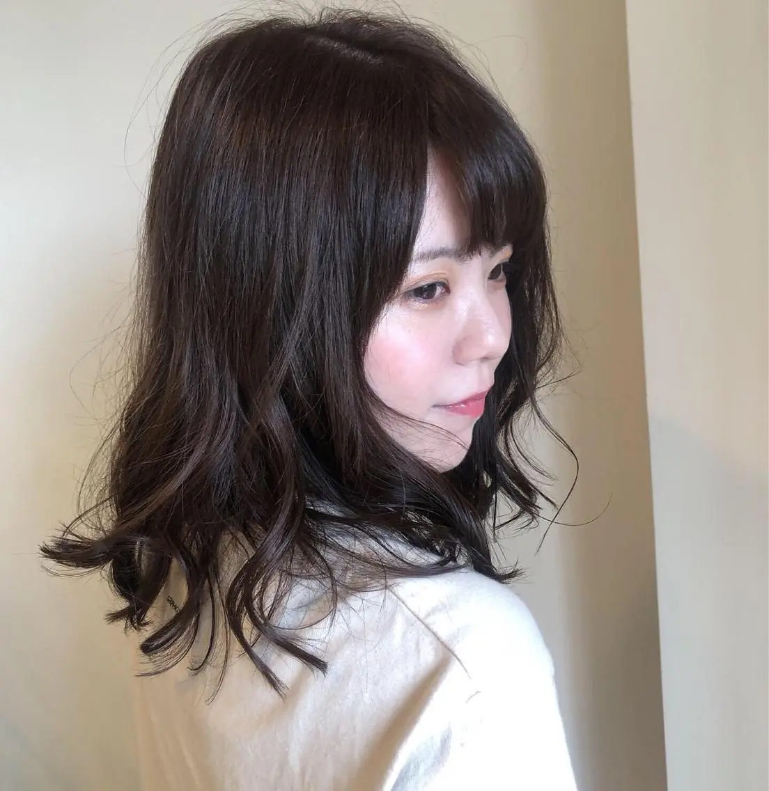 ミディアム カラー ヘアアレンジ 顔周りカット レイヤーカット 小顔カット カット ヘアカラー 永井 亜実のヘアスタイル