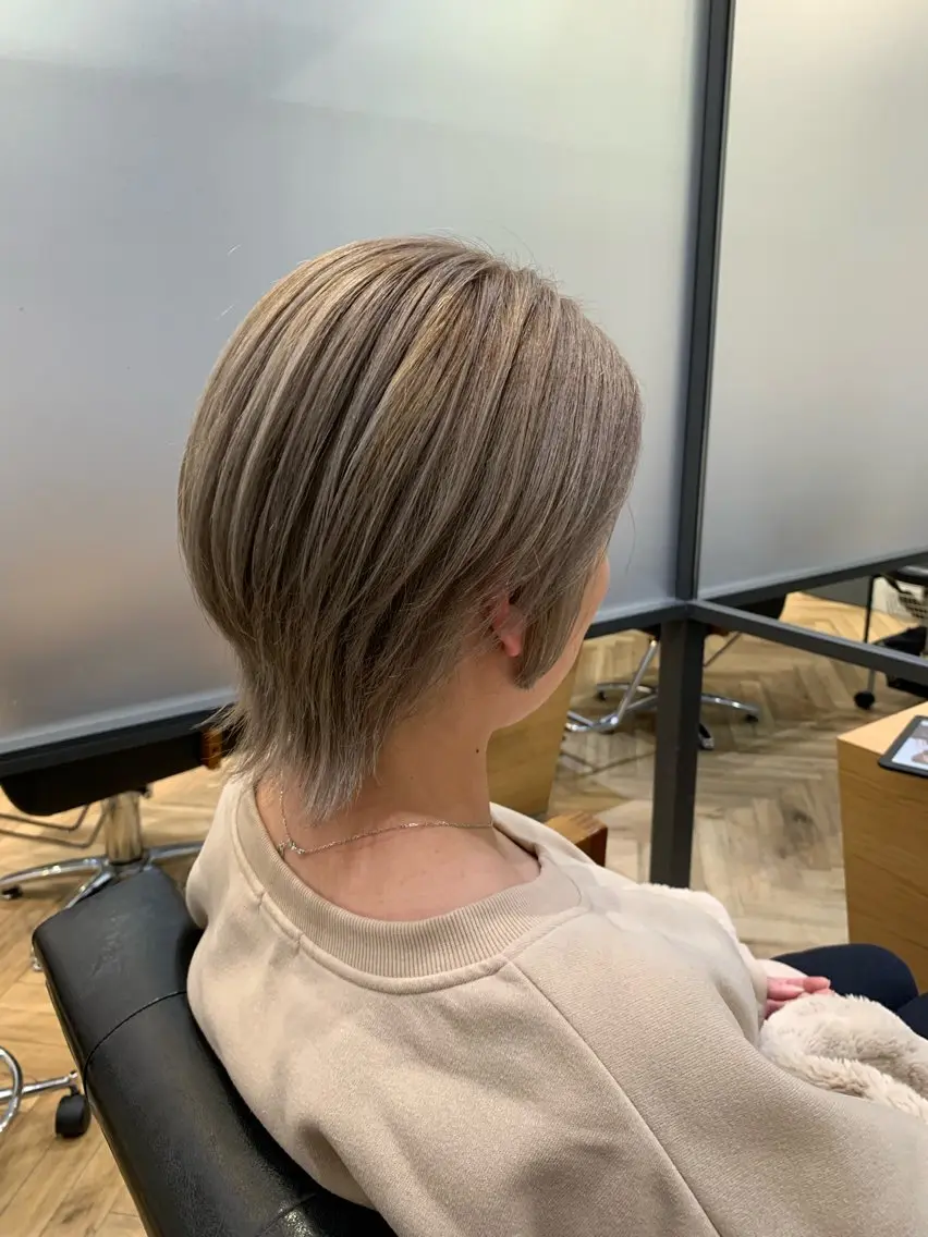 ショート ボブ くびれヘア くせ毛 エクステ ハイライト カット ヘアカラー トリートメント 大人ヘア✨髪質改善 ✨艶髪*今泉のヘアスタイル