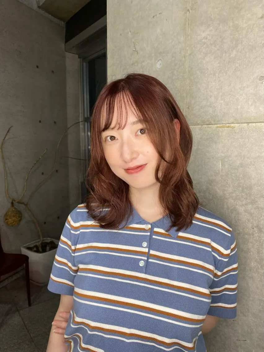 ミディアム 顔周りカット レイヤーカット 小顔カット ブリーチカラー🎀 LiLi🫧のヘアスタイル