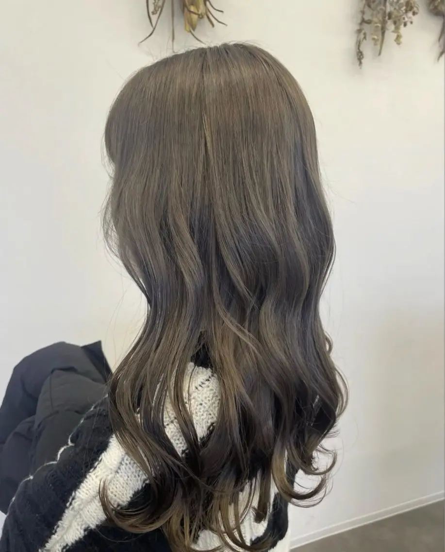 ロング カラー 水野 咲のヘアスタイル
