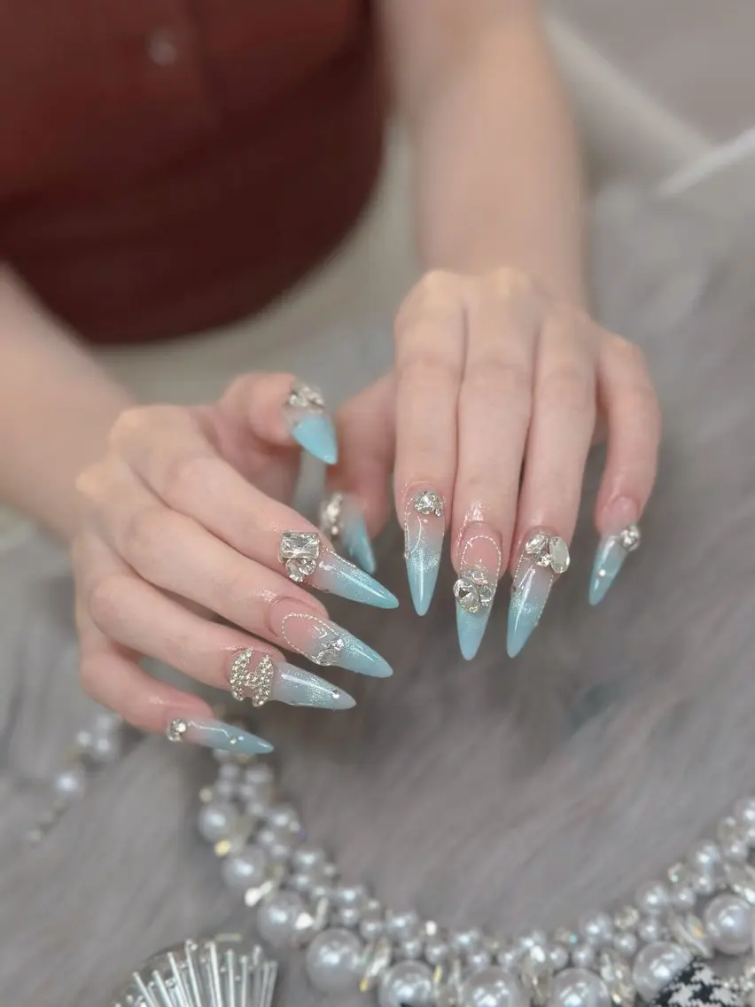 ネイル アートネイル ジェルネイル 韓国ネイル ニュアンスネイル ハンドネイル Luna Nail.Novaのネイルデザイン