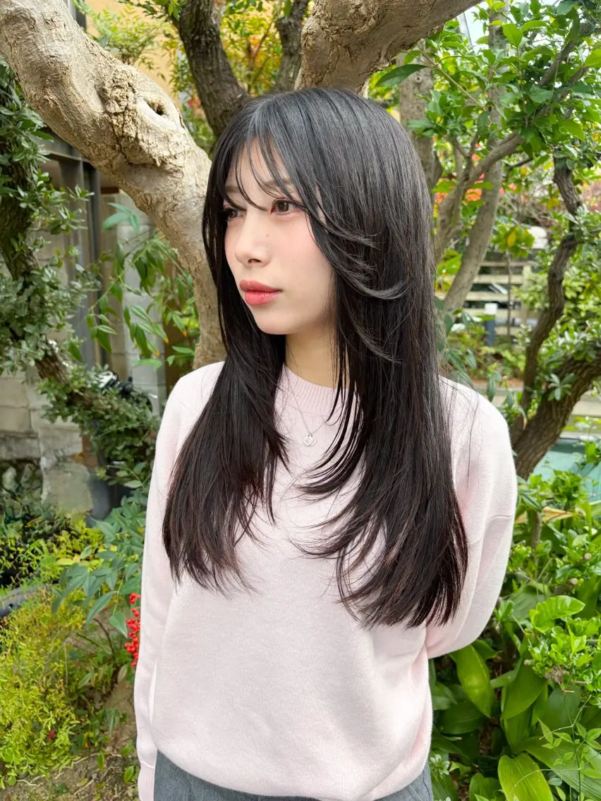 ロング レイヤーカット minmi .SUIのヘアスタイル