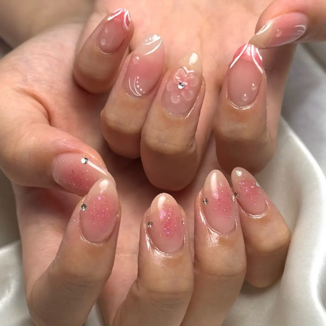ネイル チークネイル フラッシュネイル ジェルネイル キラキラネイル Ray nail natsu🎀のネイルデザイン