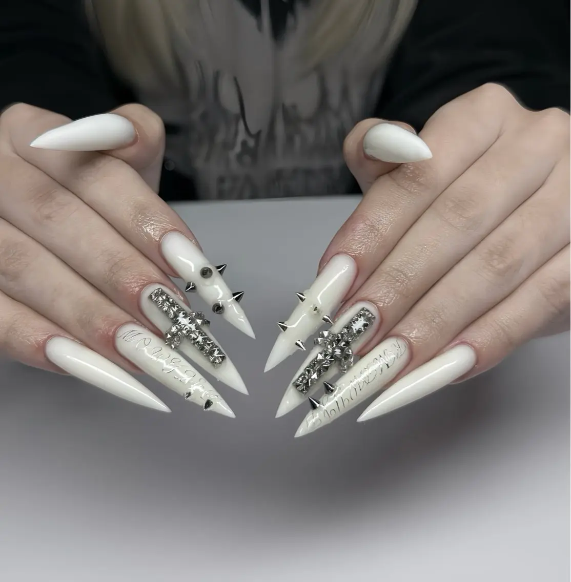 ネイル アートネイル チークネイル ジェルネイル ロングネイル マグネットネイル ハンドネイル Rin Nail 新大久保店のネイルデザイン