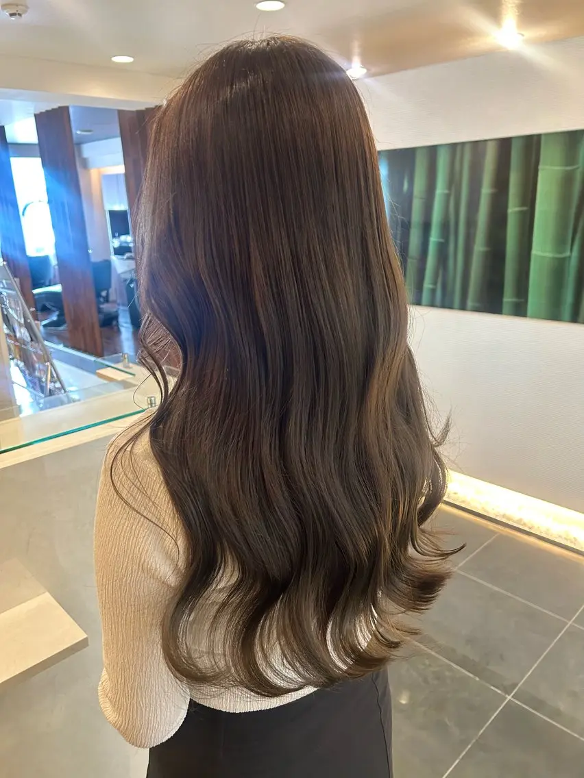 ロング カラー グレージュ オリーブグレージュ オリーブグレー カット ヘアカラー トリートメント チーフデザイナー 若林　麻衣のヘアスタイル
